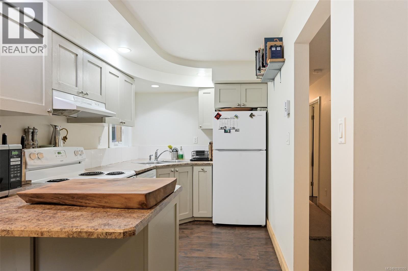 11391 WEST SAANICH RD - 54