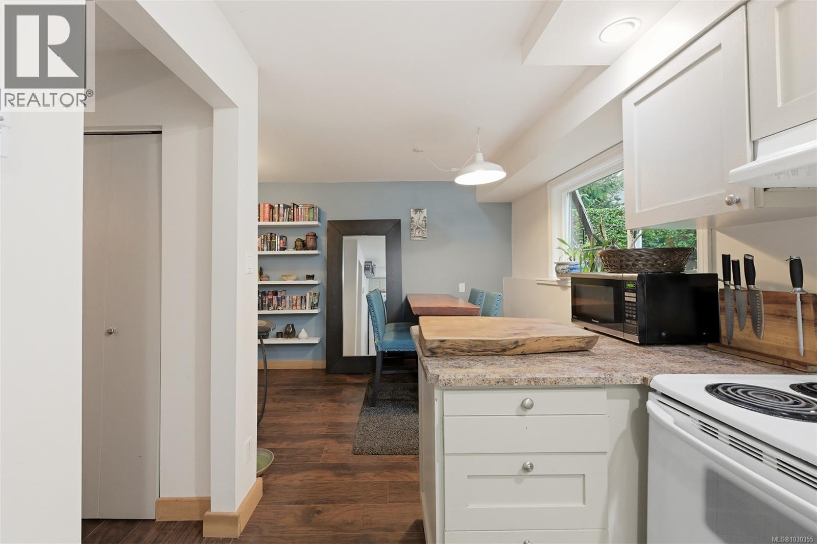 11391 WEST SAANICH RD - 55