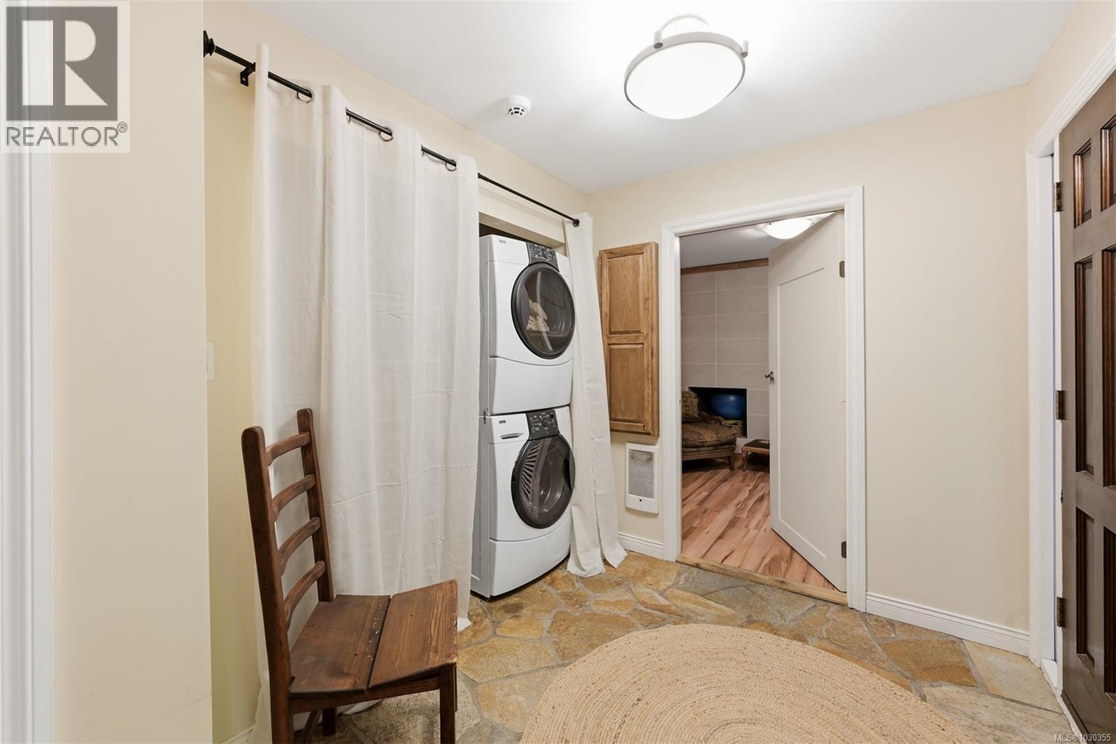 11391 WEST SAANICH RD - 59