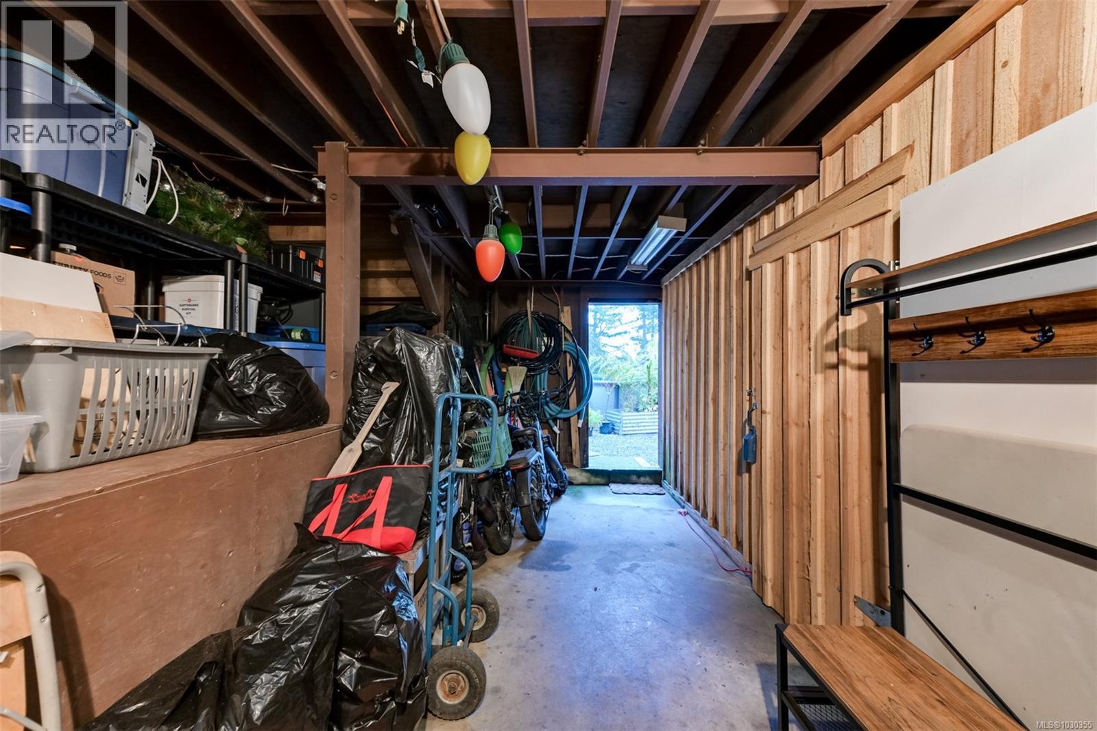 11391 WEST SAANICH RD - 62