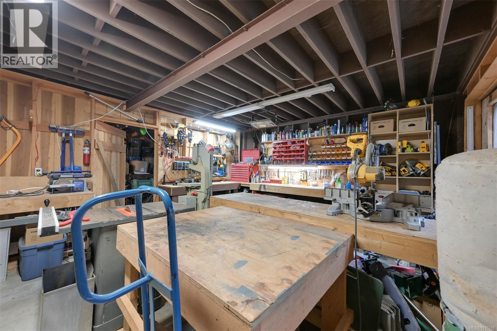 11391 WEST SAANICH RD - 65