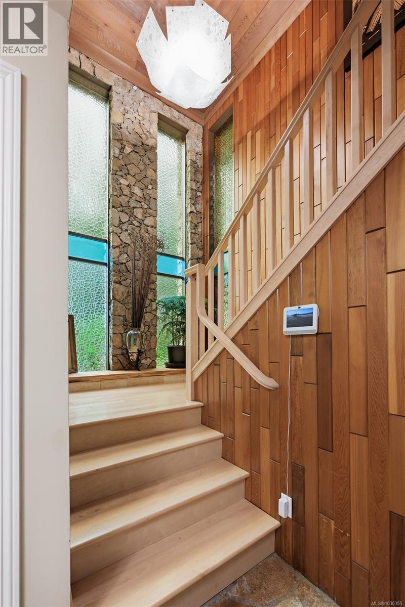 11391 WEST SAANICH RD - 7