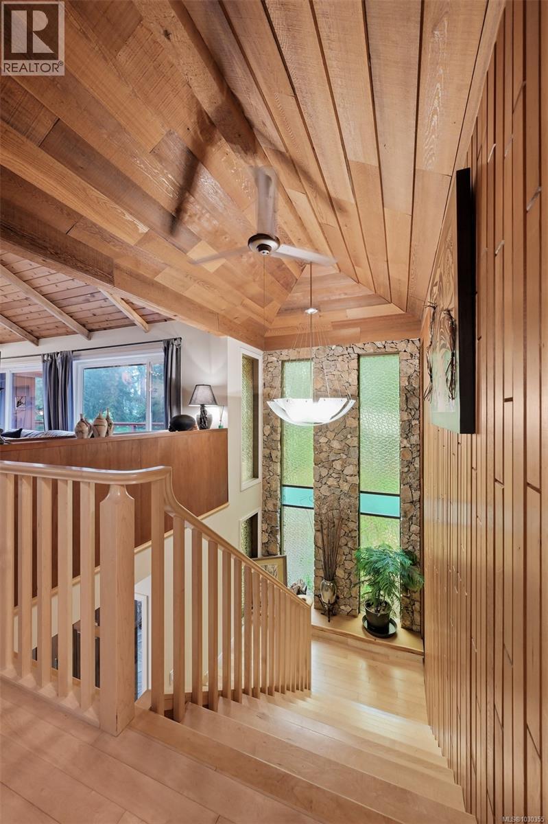 11391 WEST SAANICH RD - 9