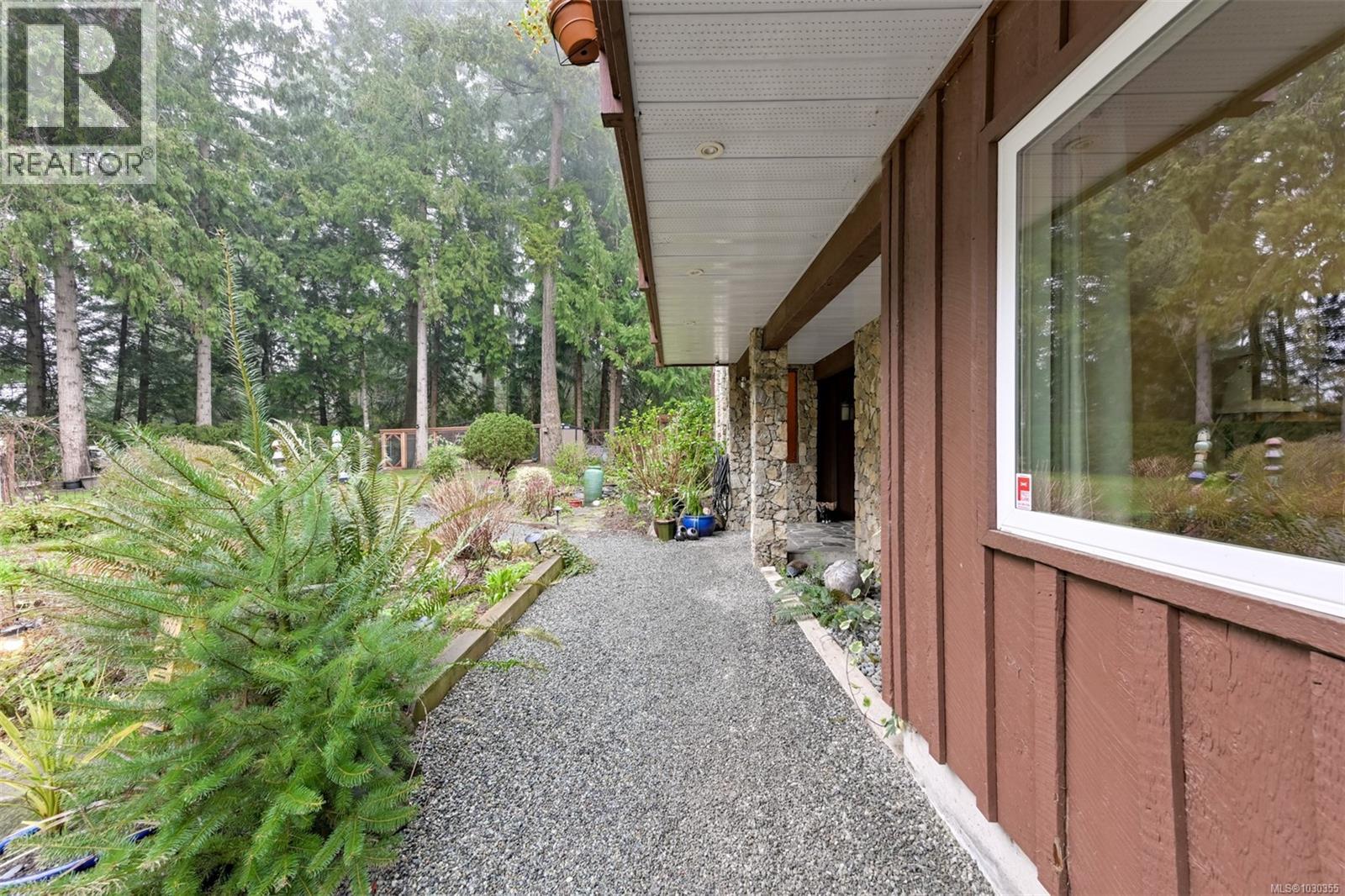 11391 WEST SAANICH RD - 90