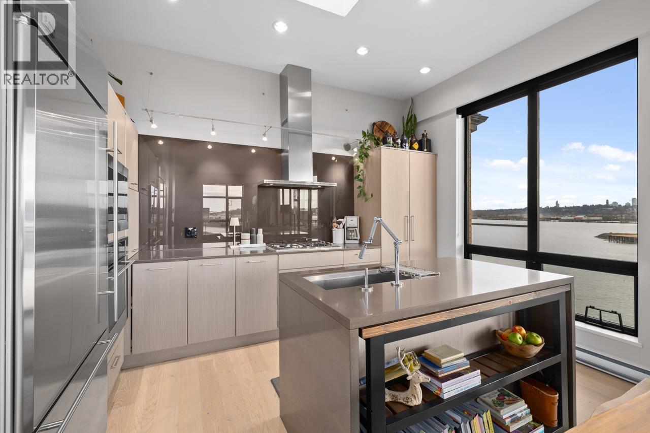 414 220 SALTER STREET, New Westminster