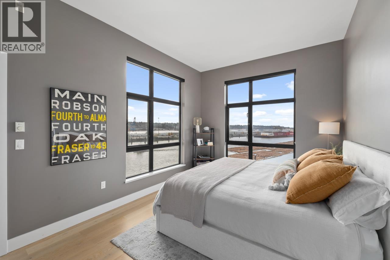 414 220 SALTER STREET, New Westminster