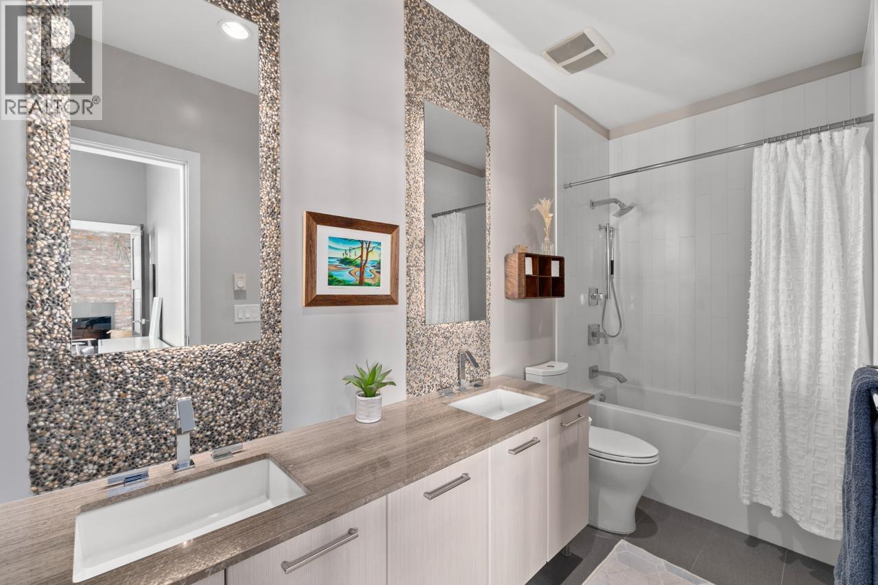 414 220 SALTER STREET, New Westminster