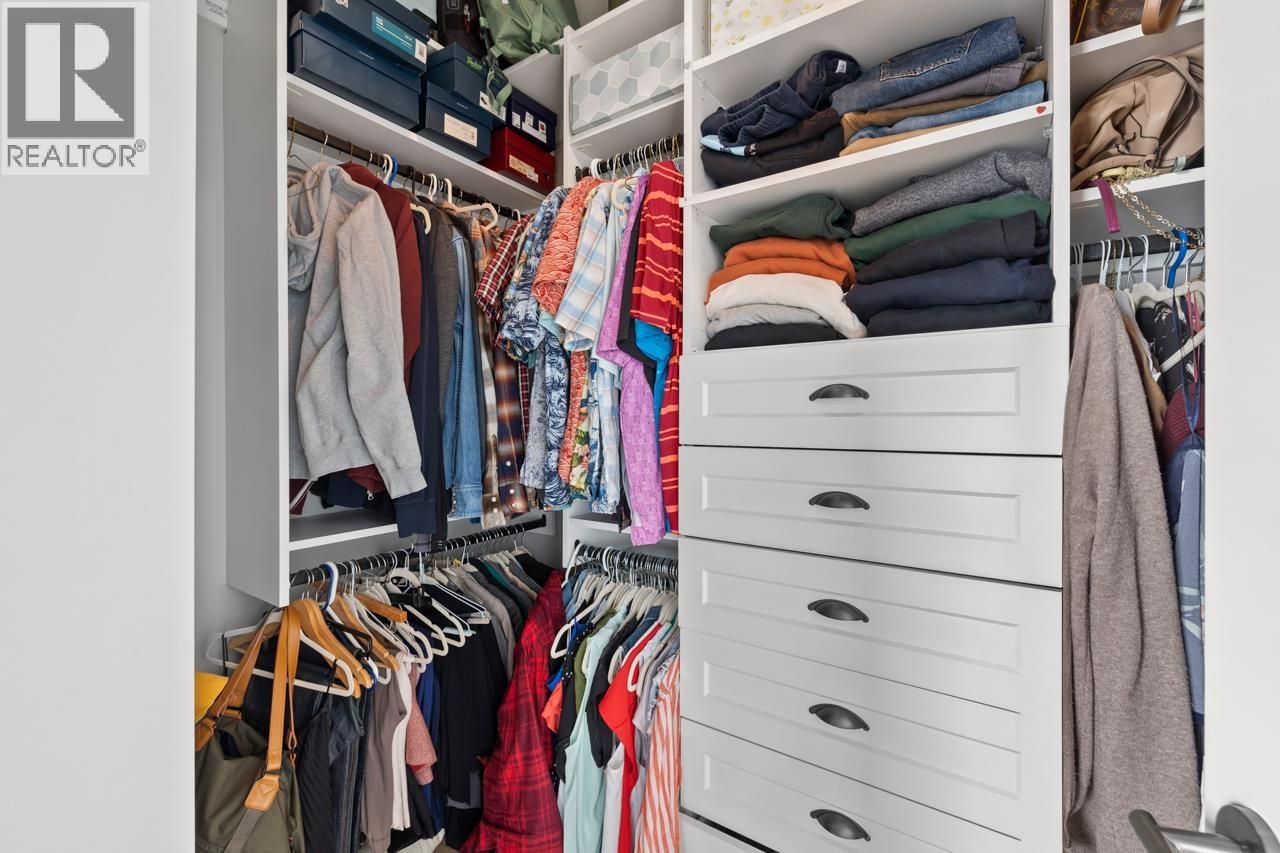 414 220 SALTER STREET, New Westminster