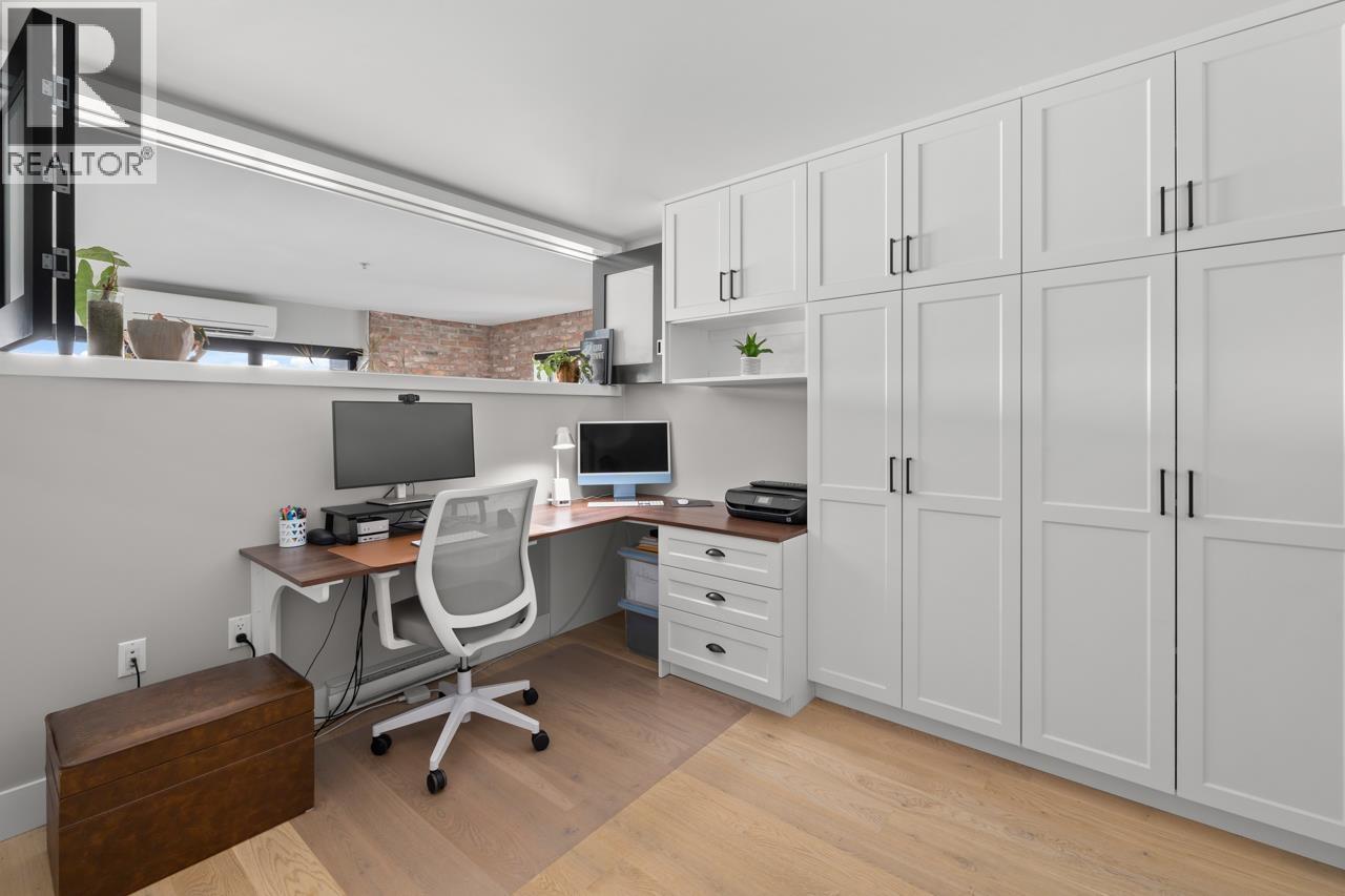 414 220 SALTER STREET, New Westminster