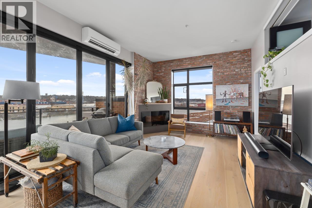 414 220 SALTER STREET, New Westminster