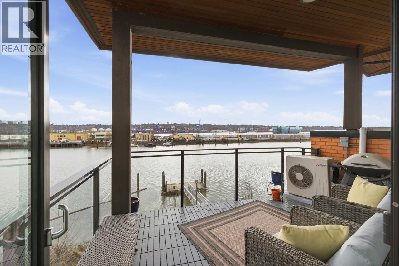 414 220 SALTER STREET, New Westminster