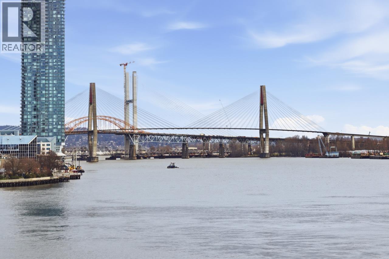 414 220 SALTER STREET, New Westminster