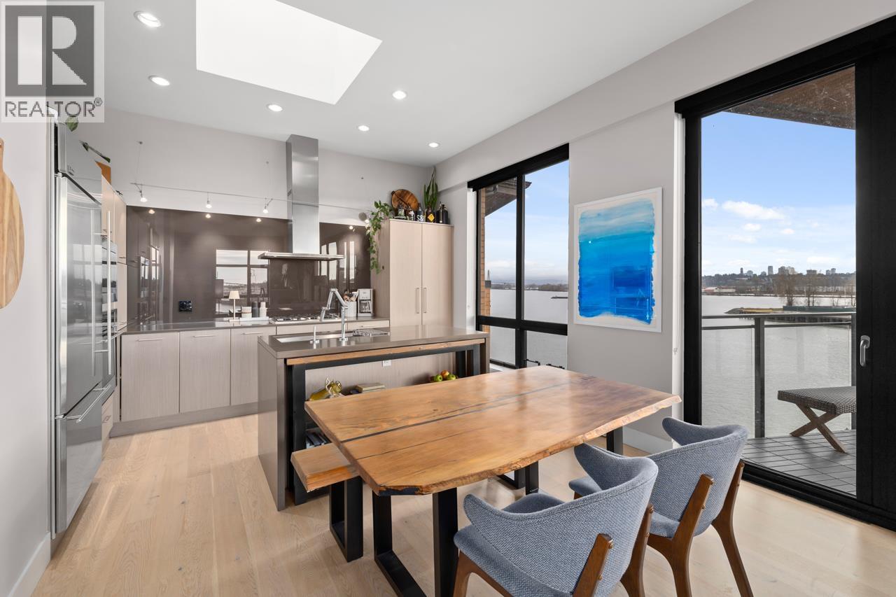 414 220 SALTER STREET, New Westminster