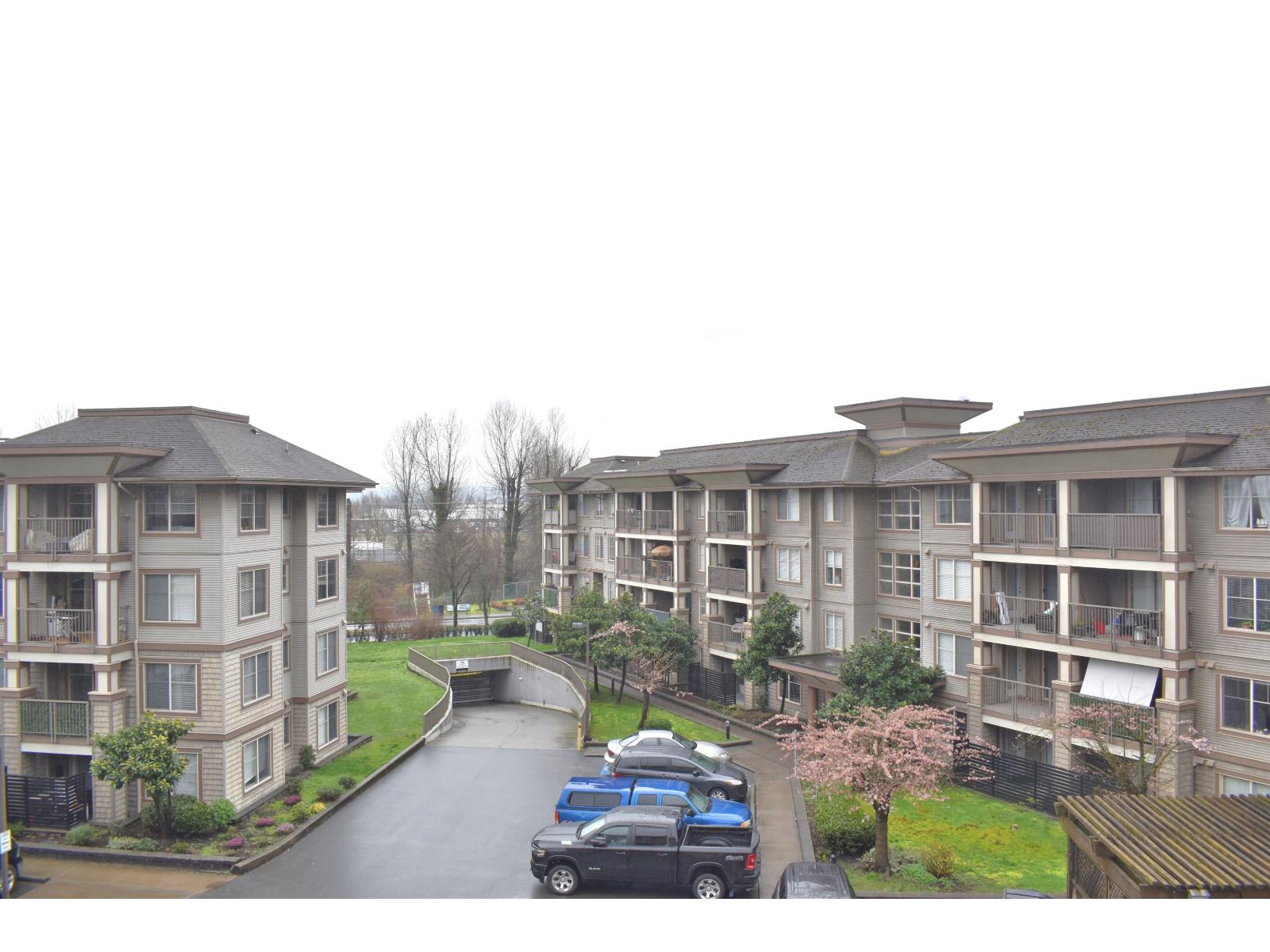 402 45559 YALE ROAD, Chilliwack Proper South