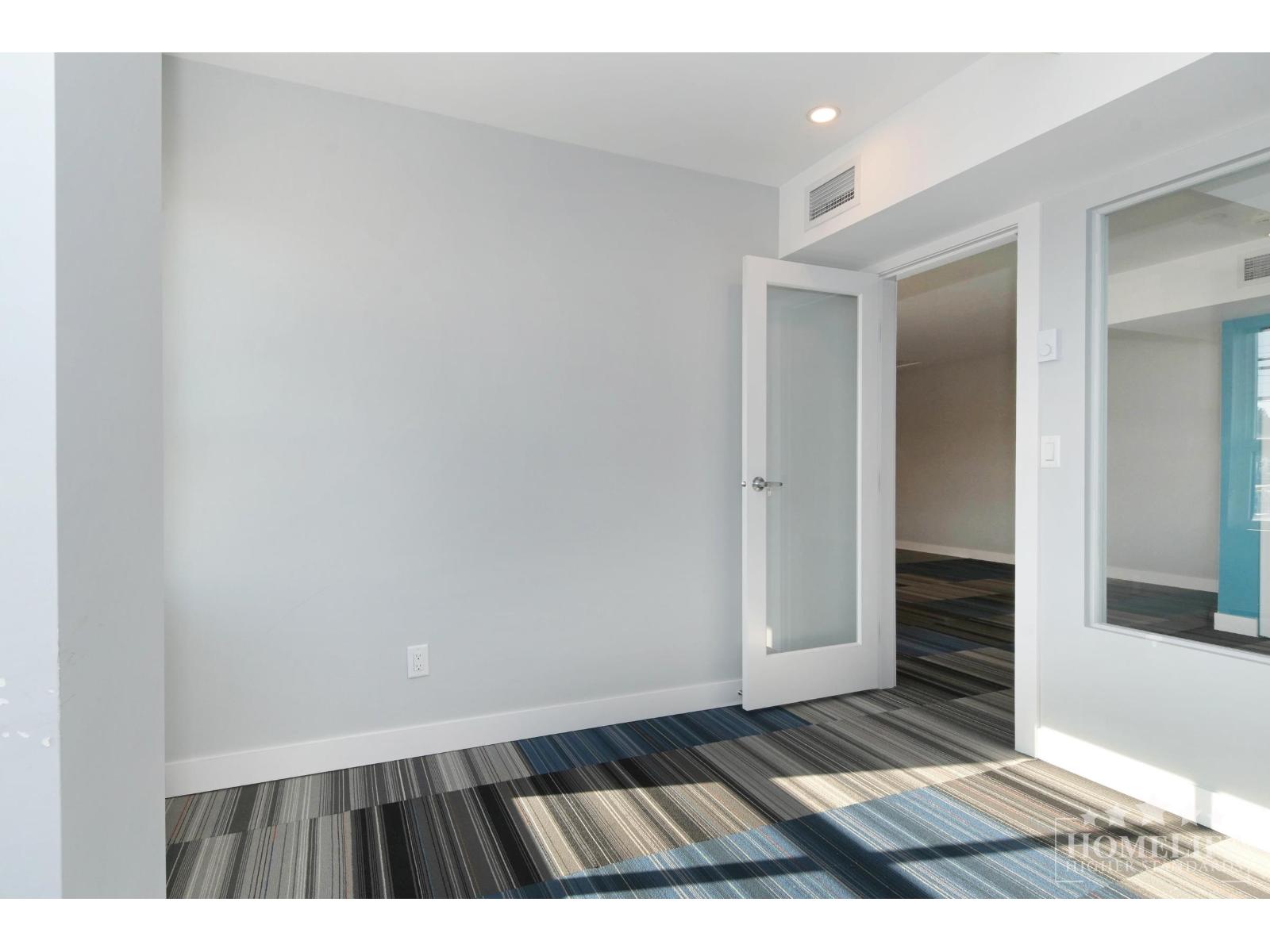 Office in Surrey - Image 4