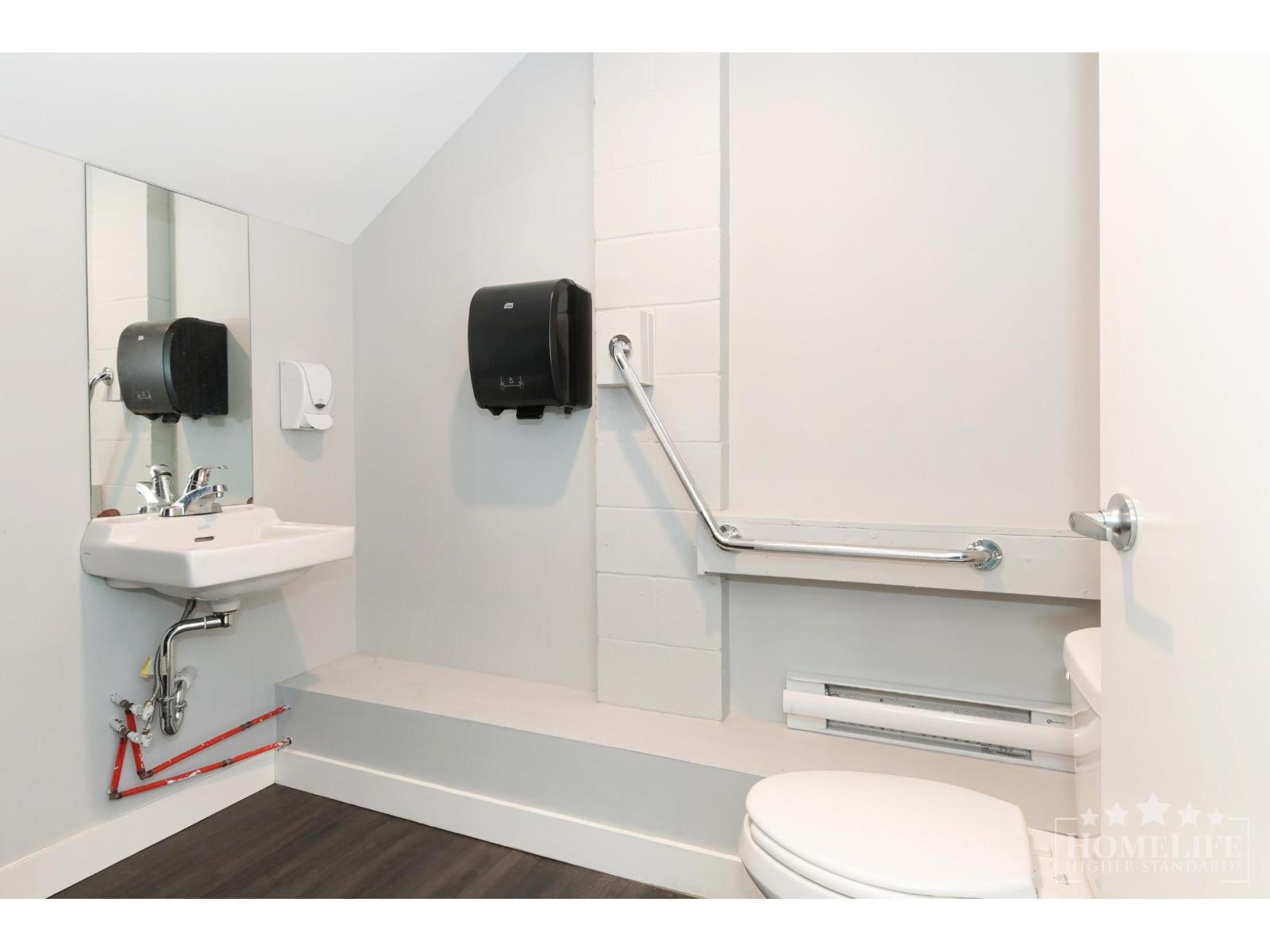 Office in Surrey - Image 6