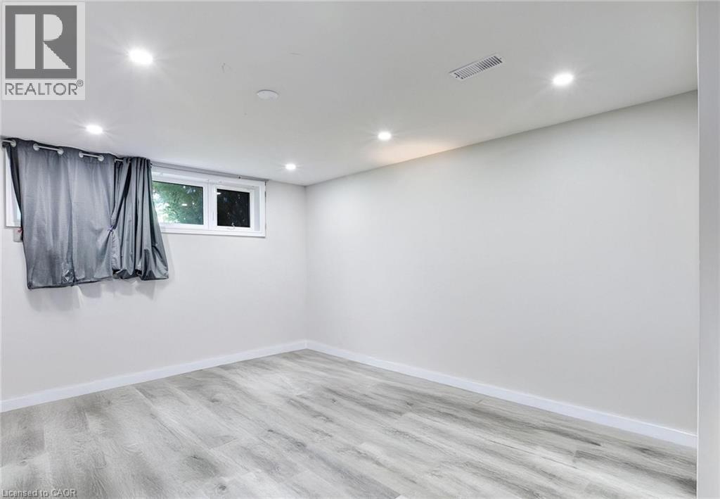 7 CARDILL CRESCENT - 27