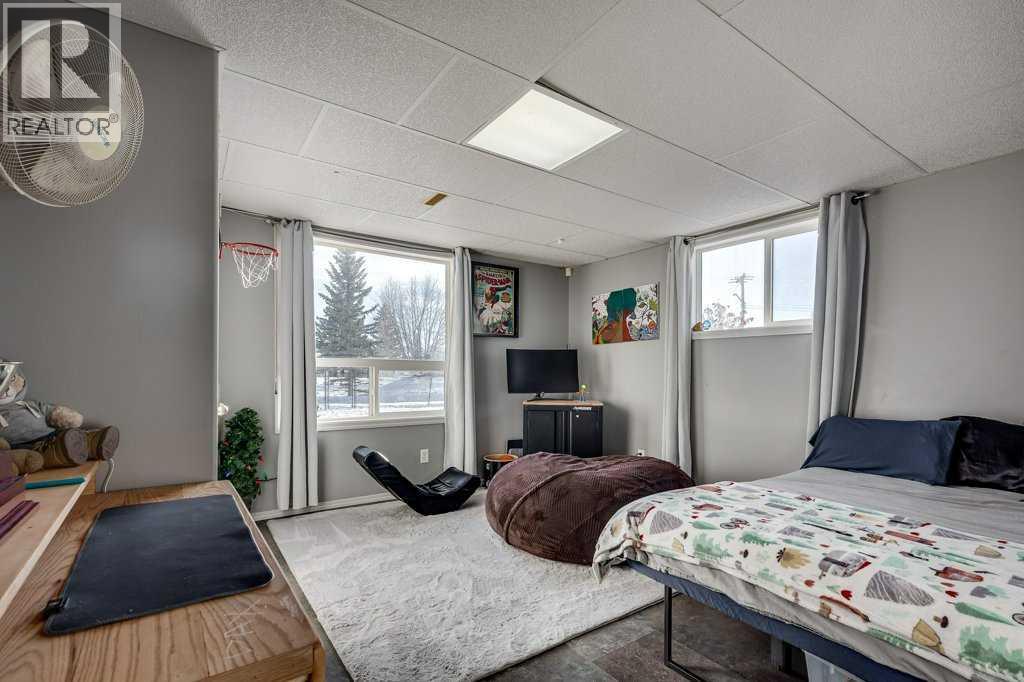 
          13 Heritage Drive
            <br/>
            <span>Penhold</span>
            , 
            <span>AB</span>
             <span>T0M1R0</span>
         - Photo 46