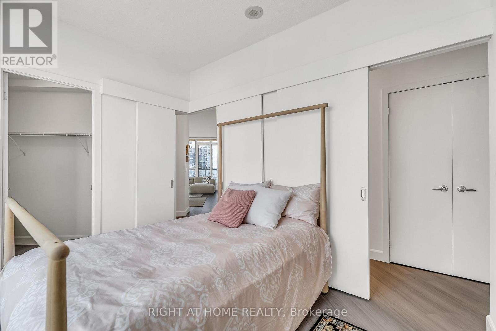 #3202 8 YORK STREET - 17
