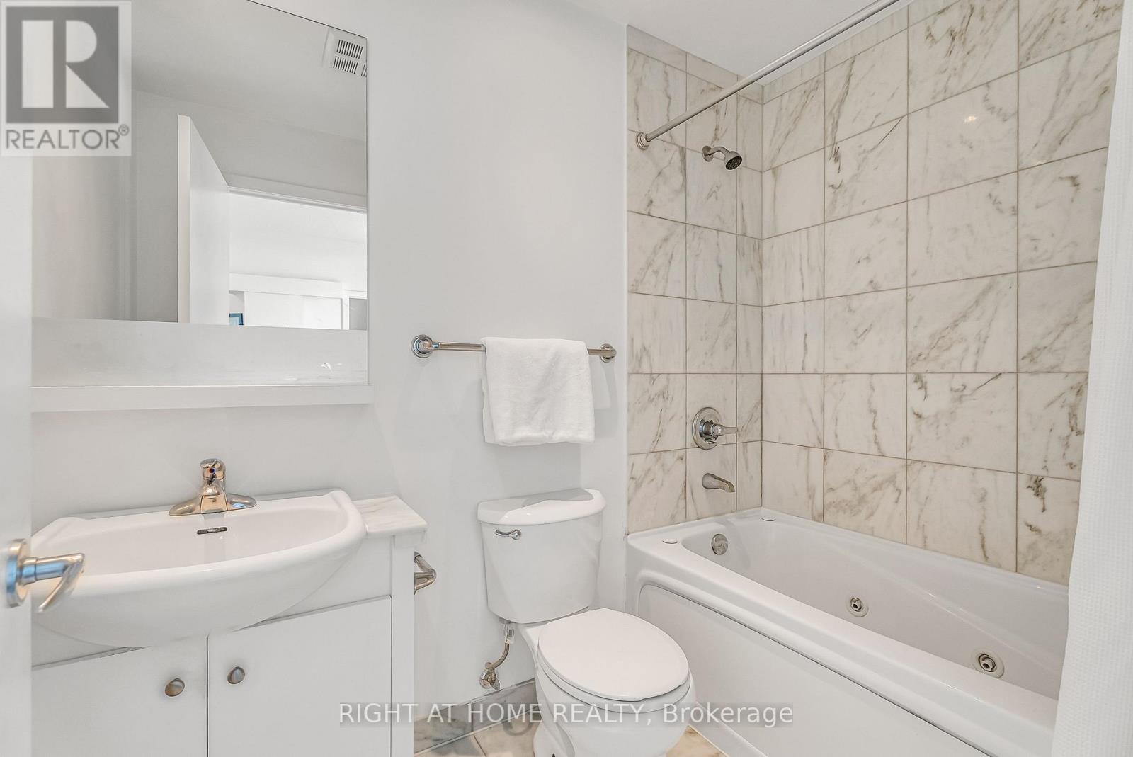 #3202 8 YORK STREET - 20