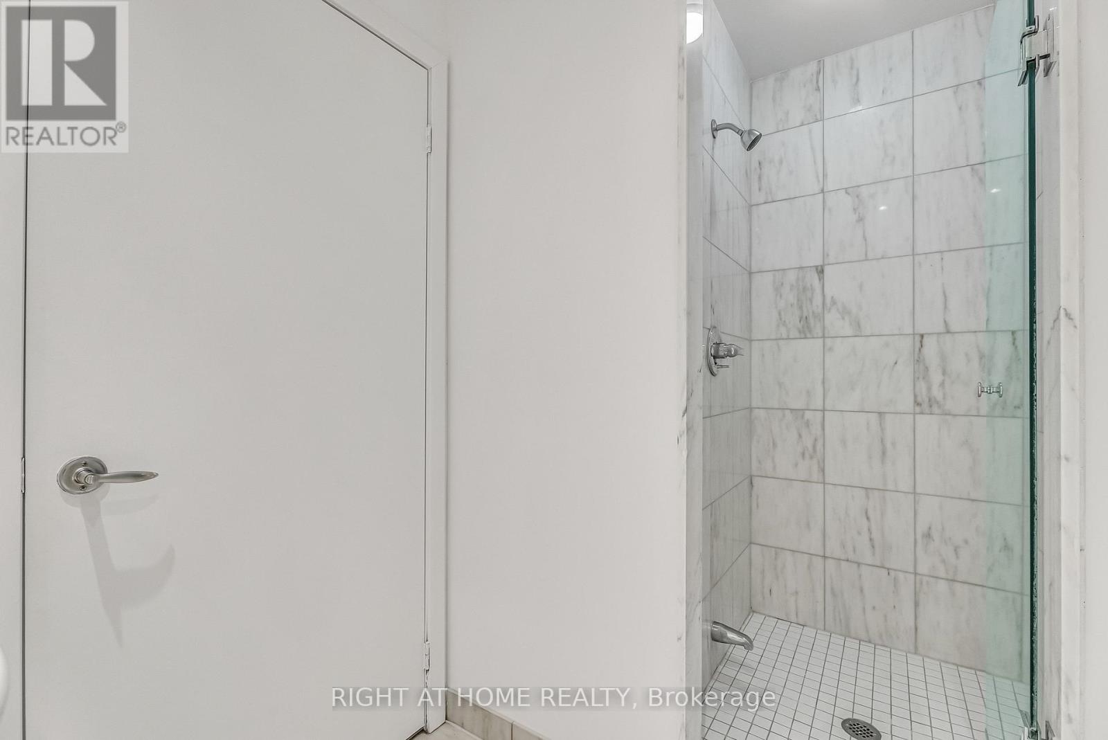 #3202 8 YORK STREET - 26