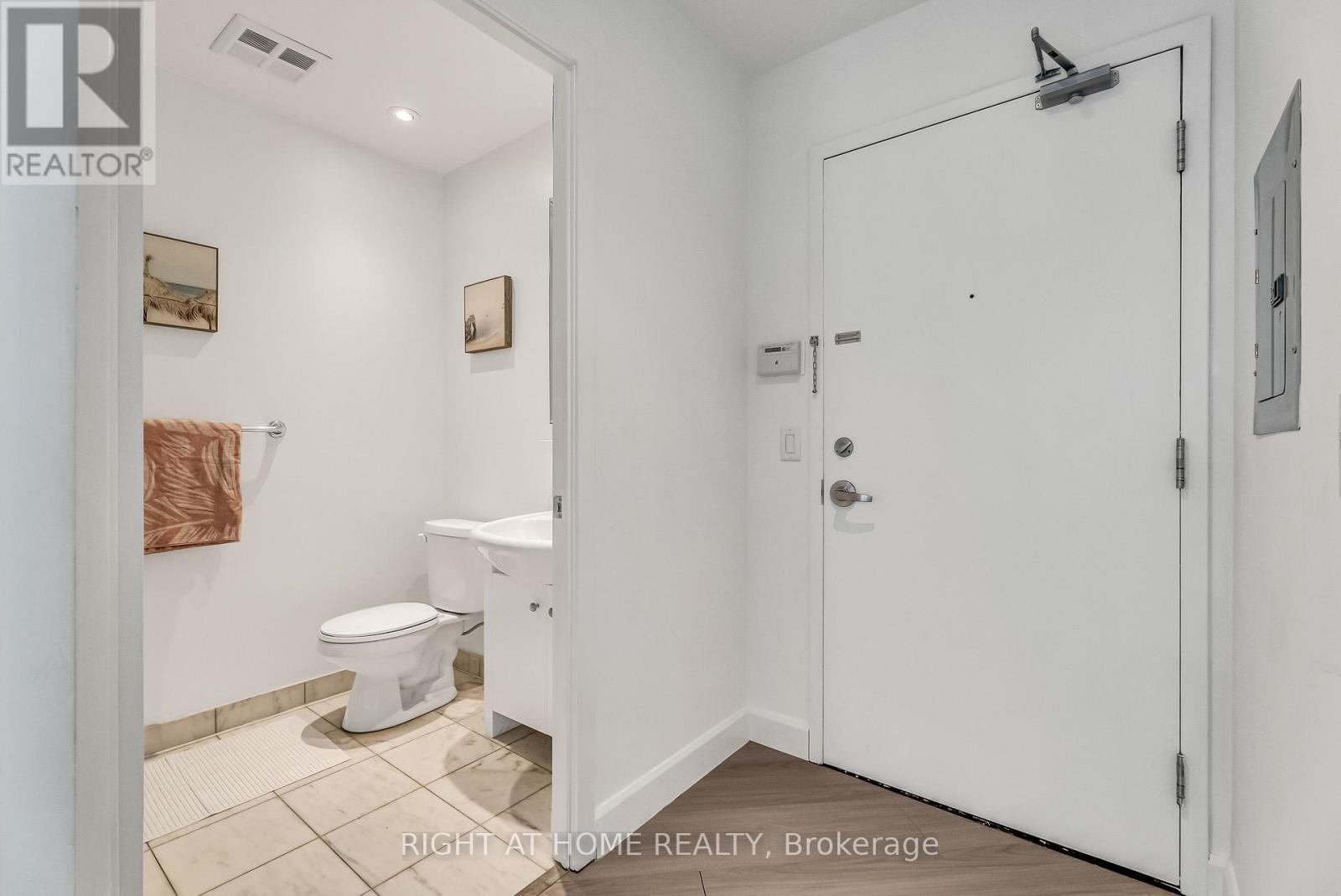 #3202 8 YORK STREET - 28