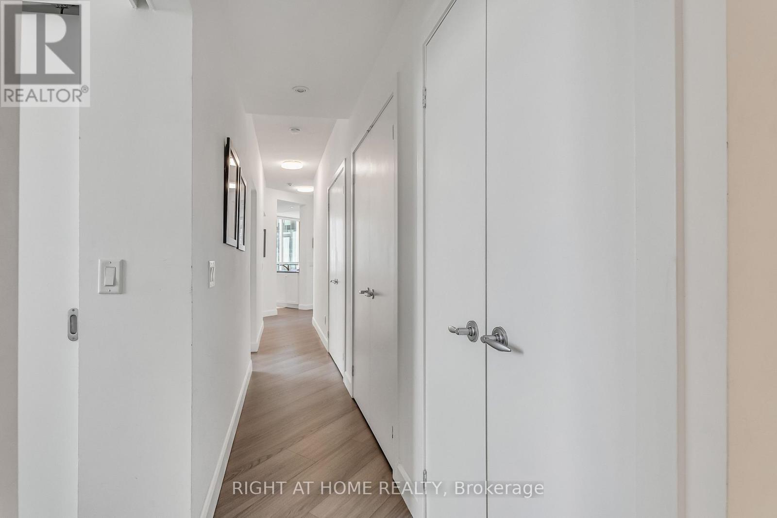 #3202 8 YORK STREET - 29