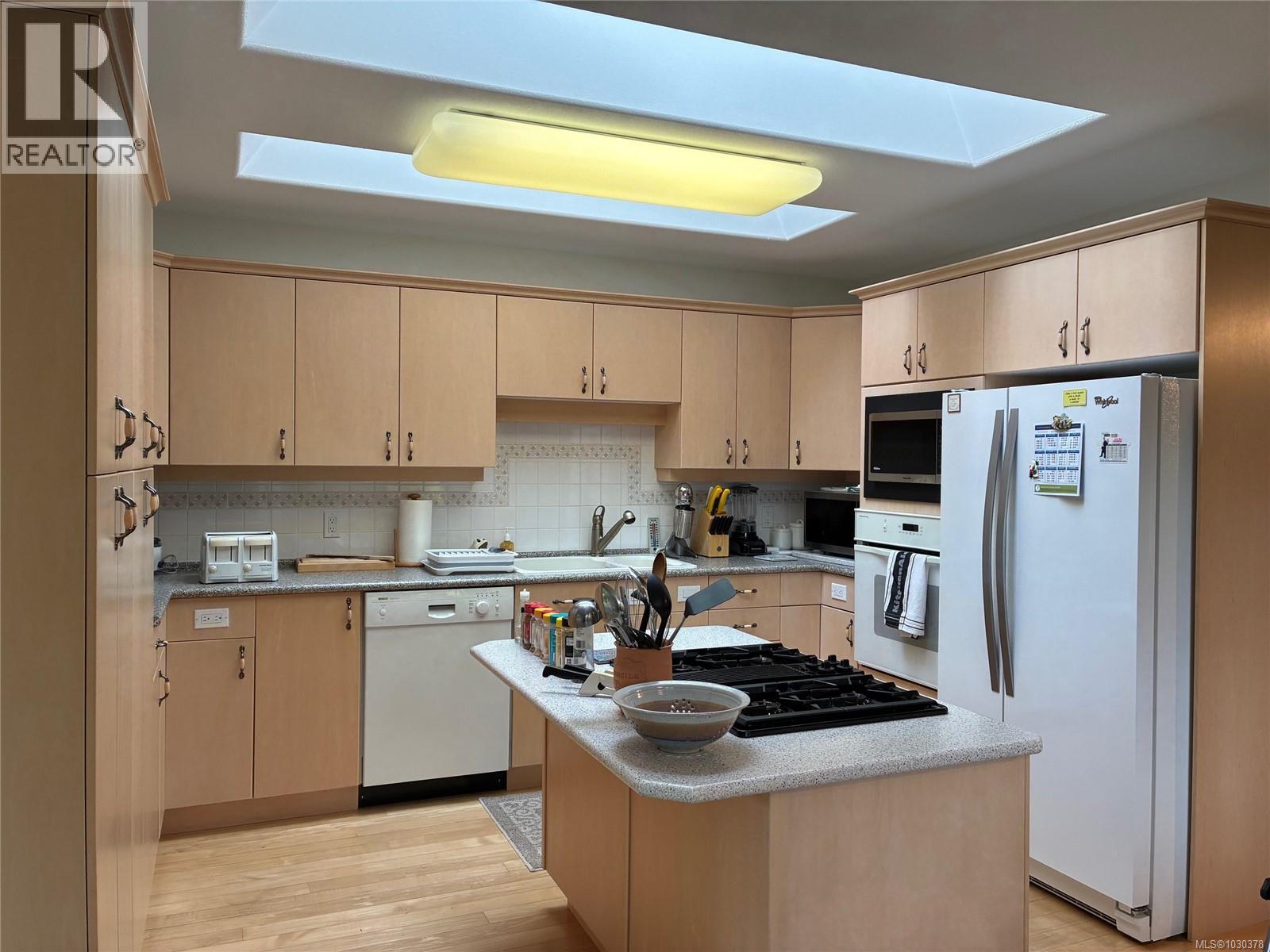 555 HAIDA ST - Image 2