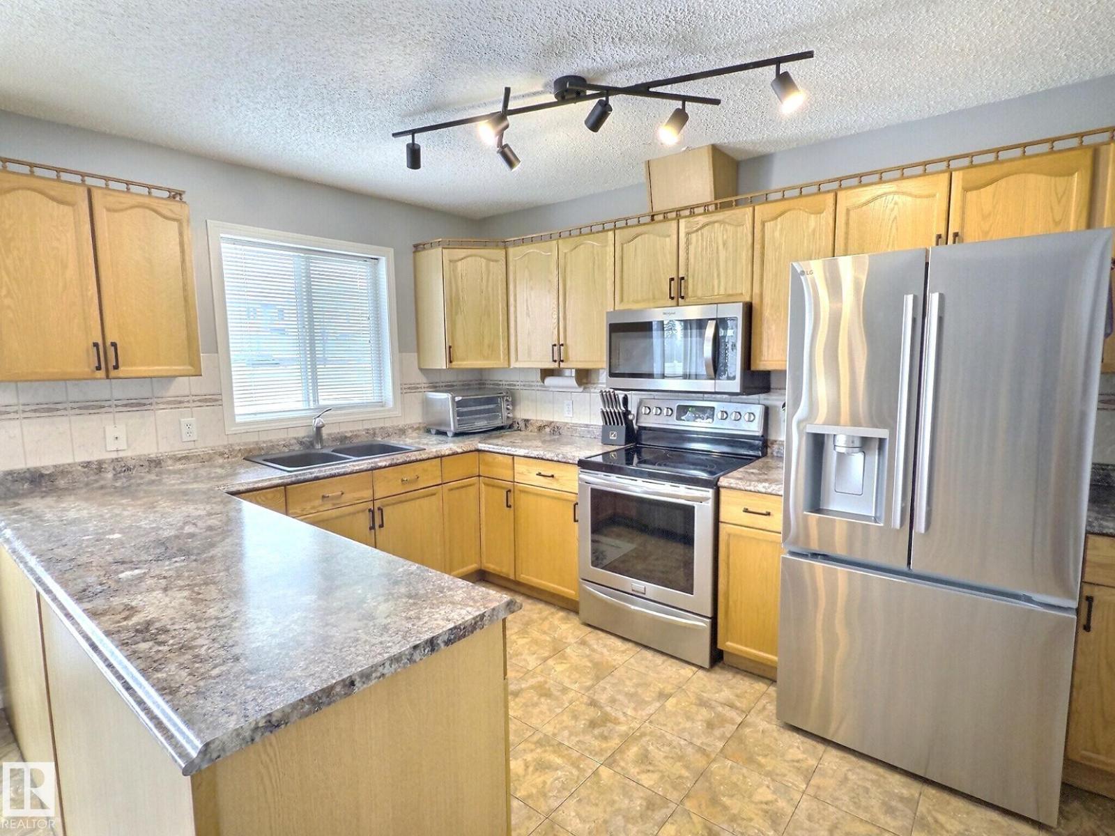 #14 6608 158 AV NW, Edmonton