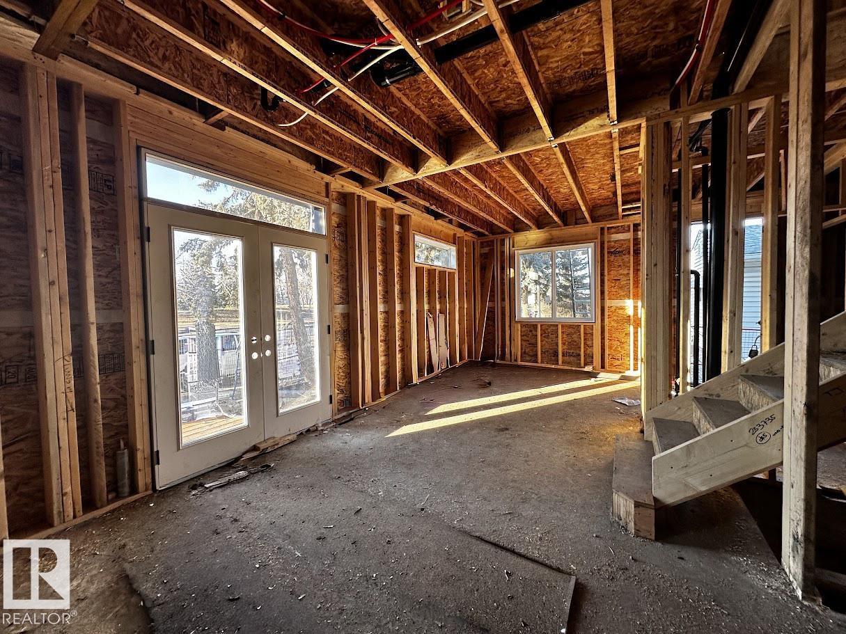 10627 149 ST NW - 12