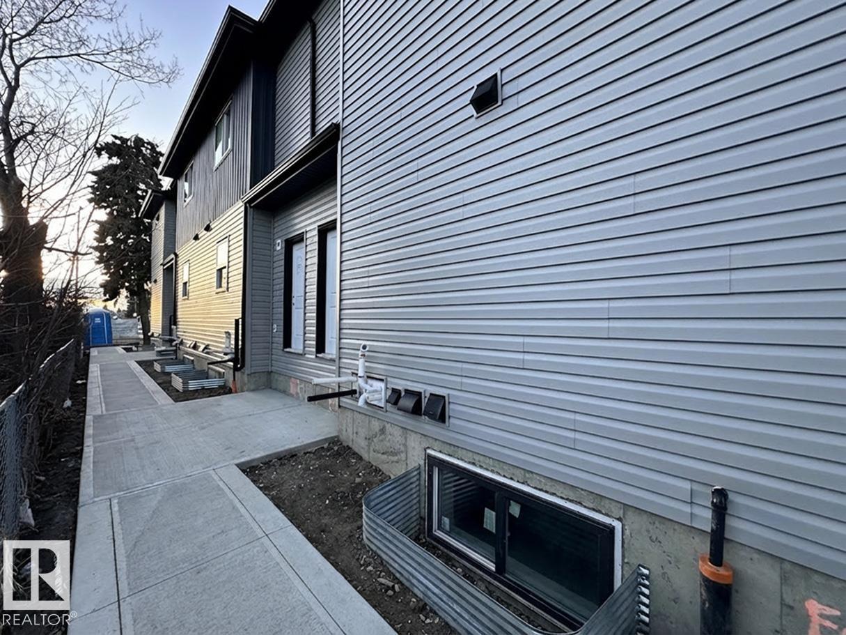 10627 149 ST NW - 4