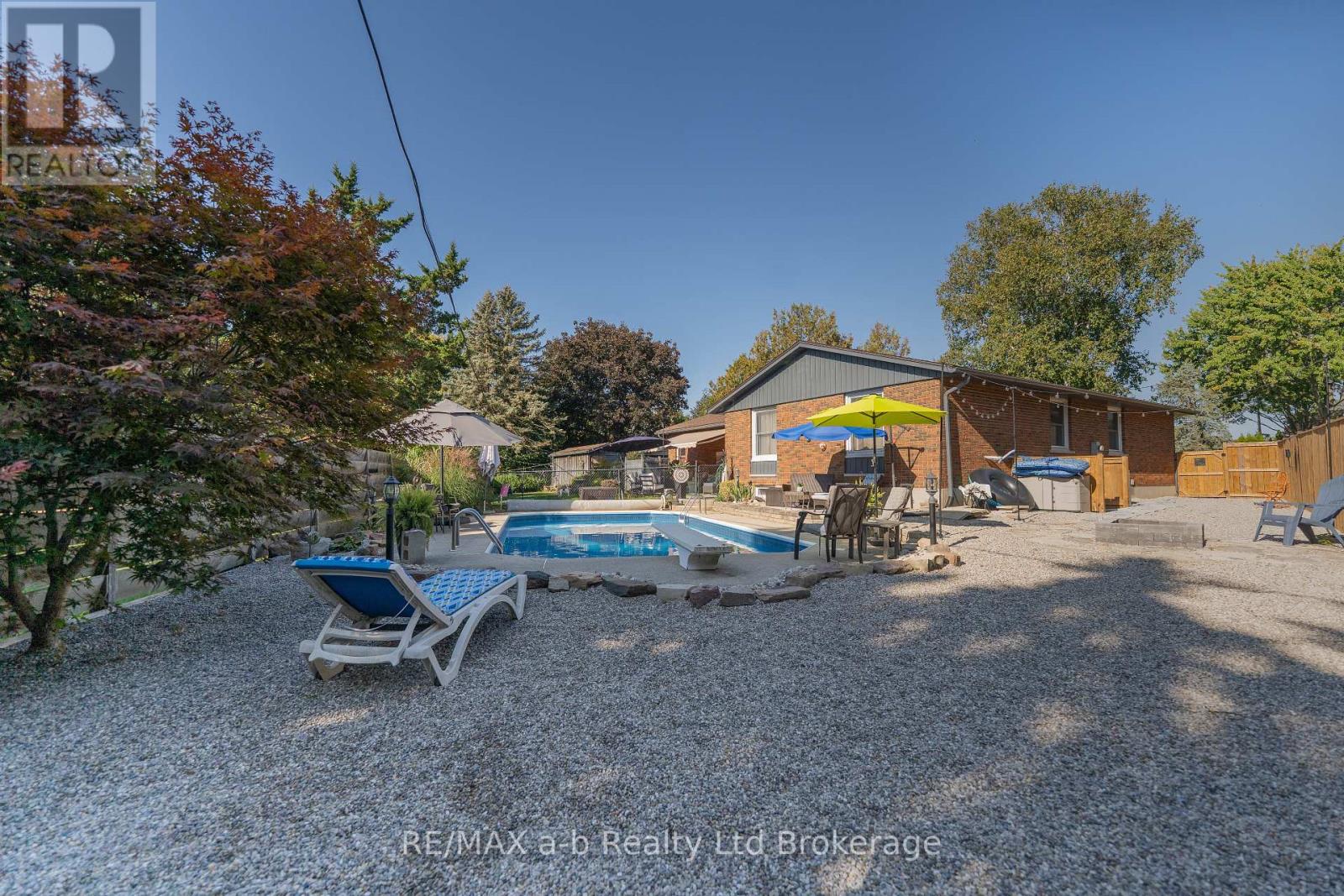 3-bedroom home for sale at 6 CAMDON COURT, Tillsonburg ON · photo 39 of 49