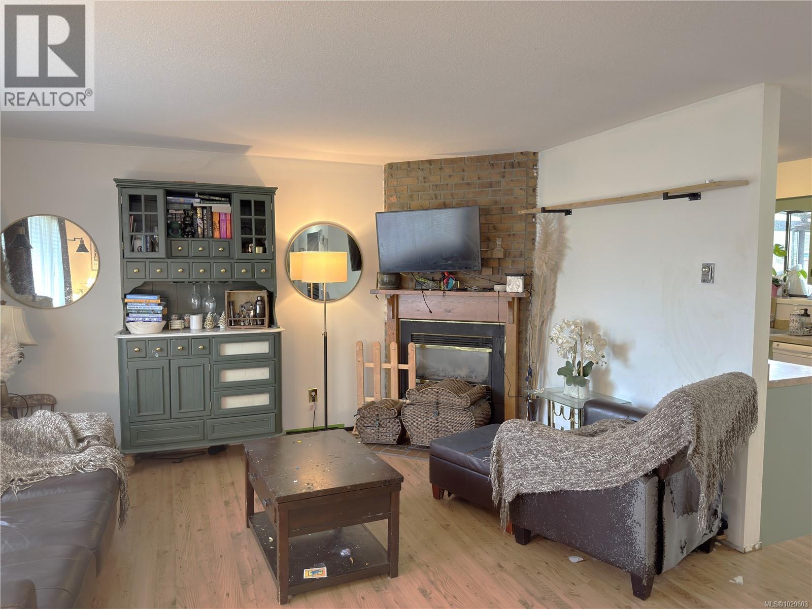 693 WEDGEWOOD CRES - Image 3