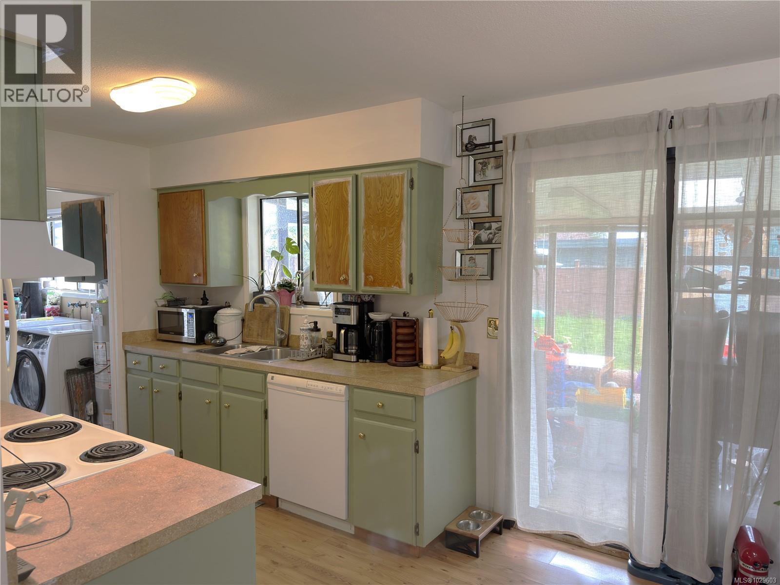 693 WEDGEWOOD CRES - 9