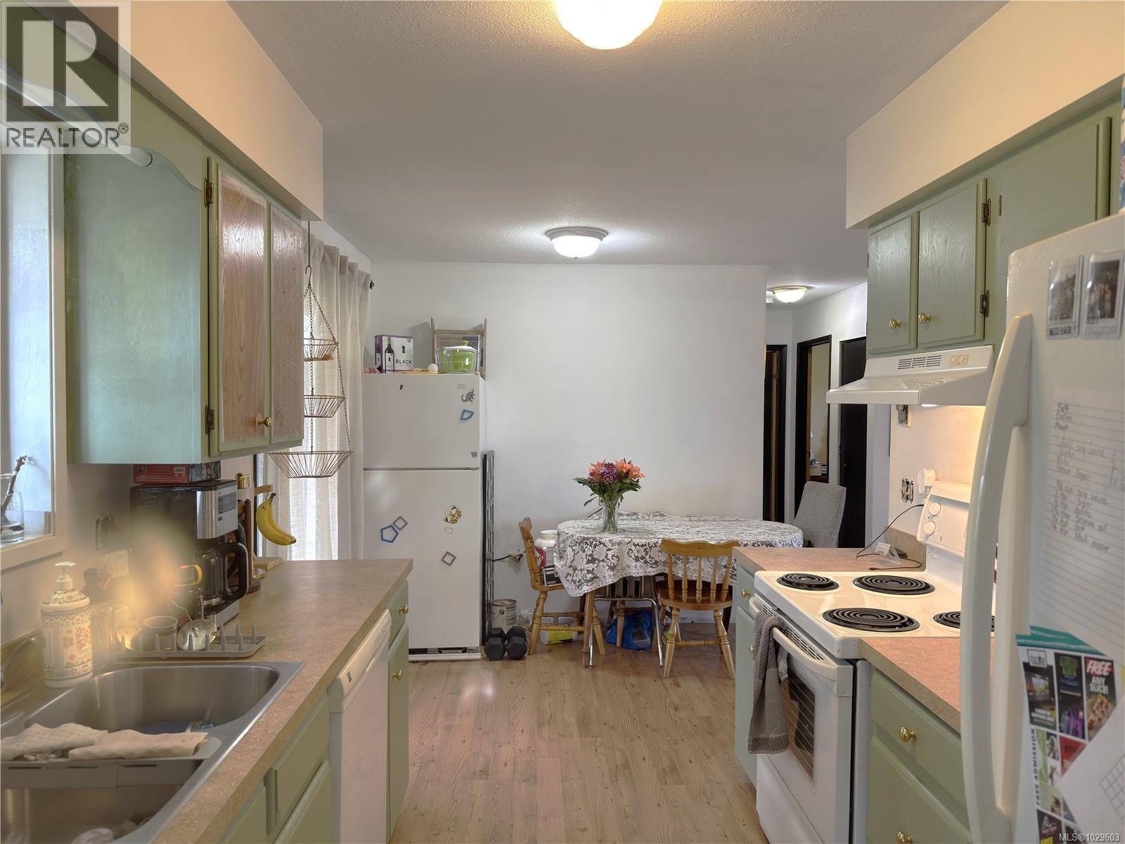 693 WEDGEWOOD CRES - 10