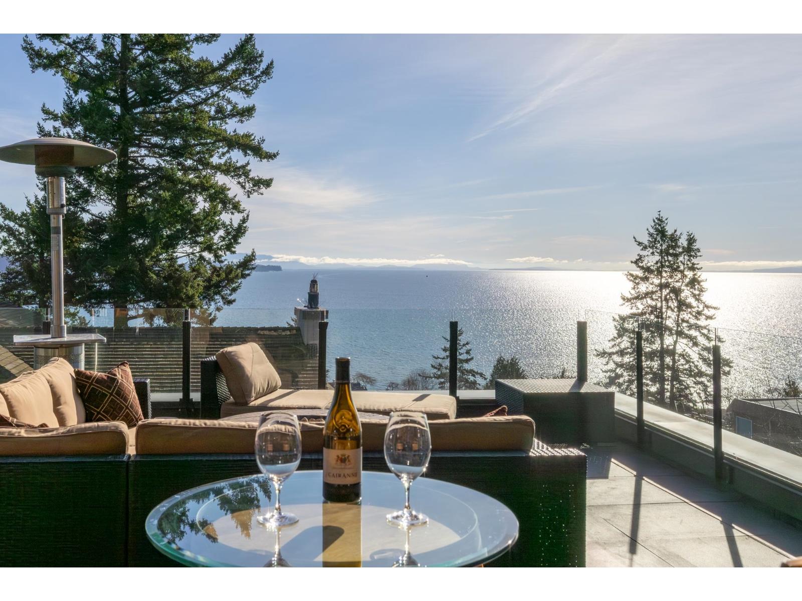 1279 EVERALL STREET, White Rock