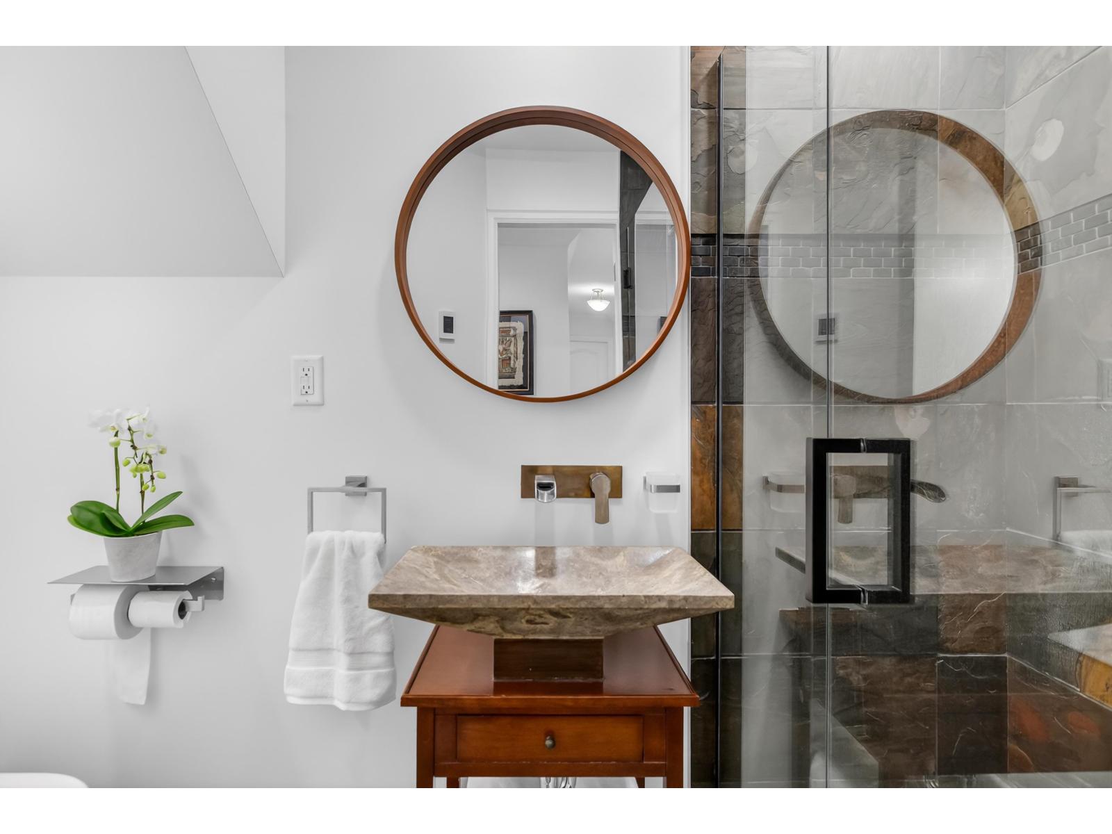 1279 EVERALL STREET, White Rock