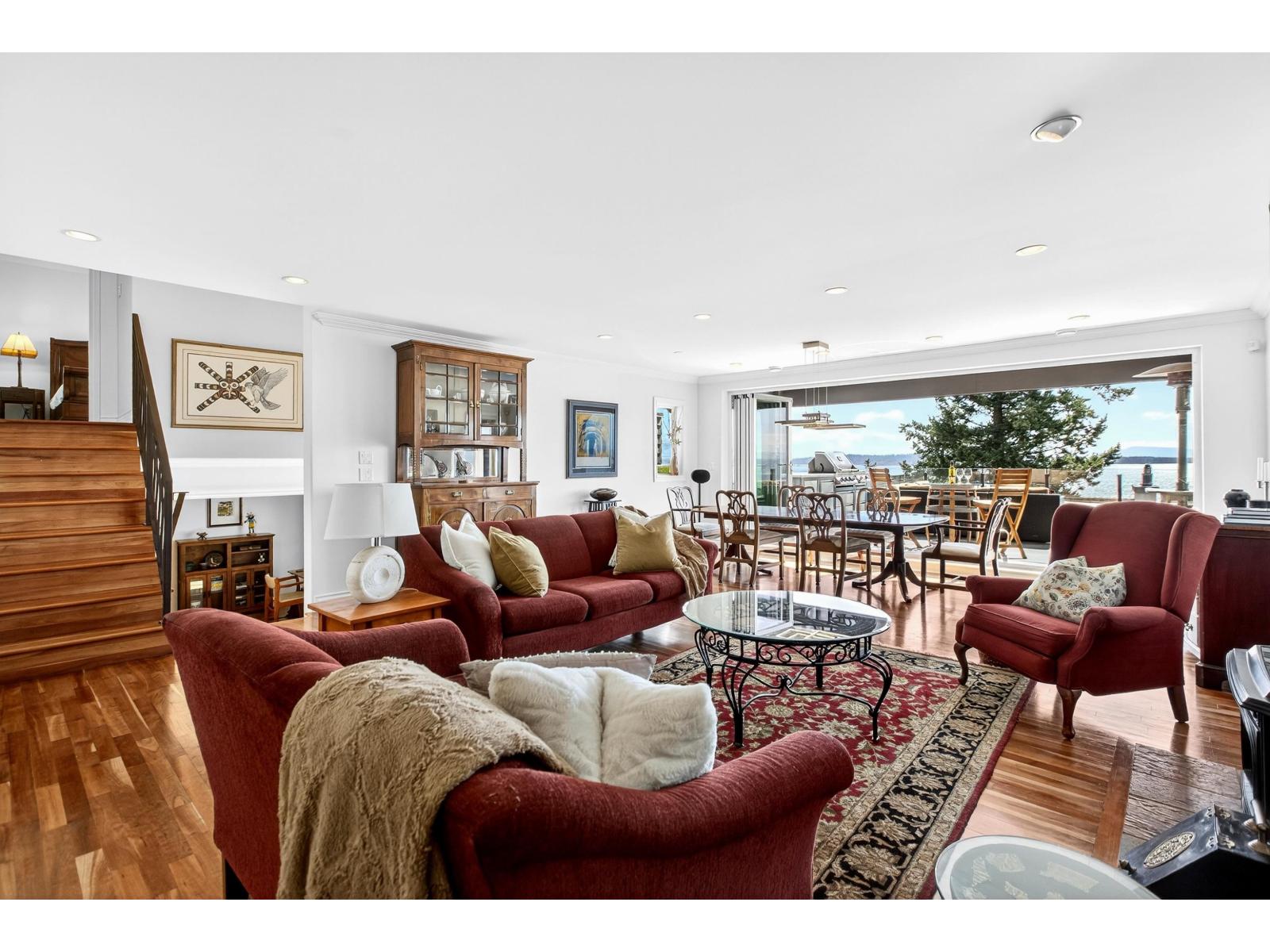 1279 EVERALL STREET, White Rock