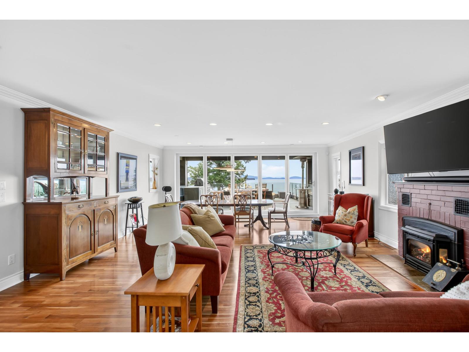 1279 EVERALL STREET, White Rock