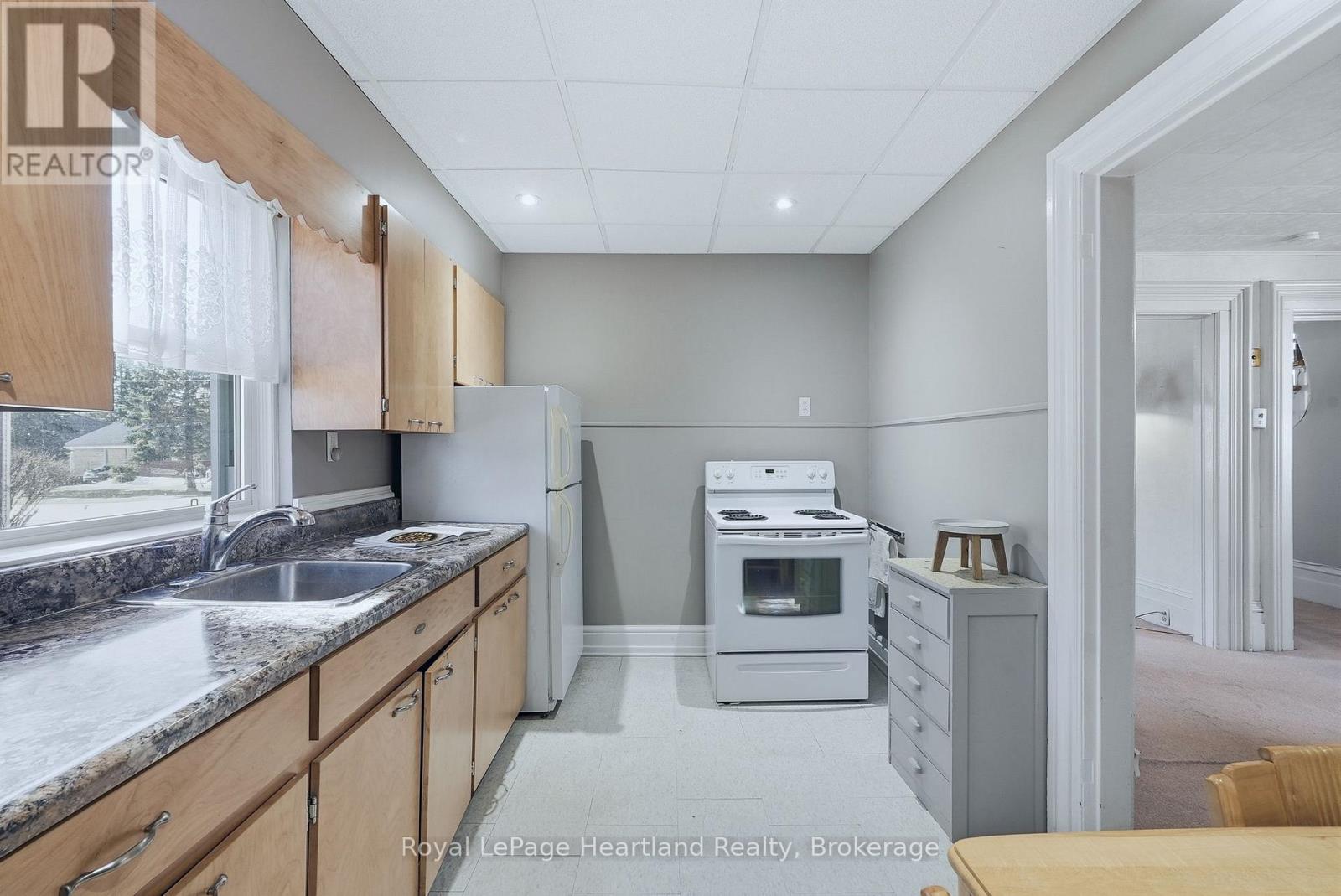 77 KING STREET S - 17