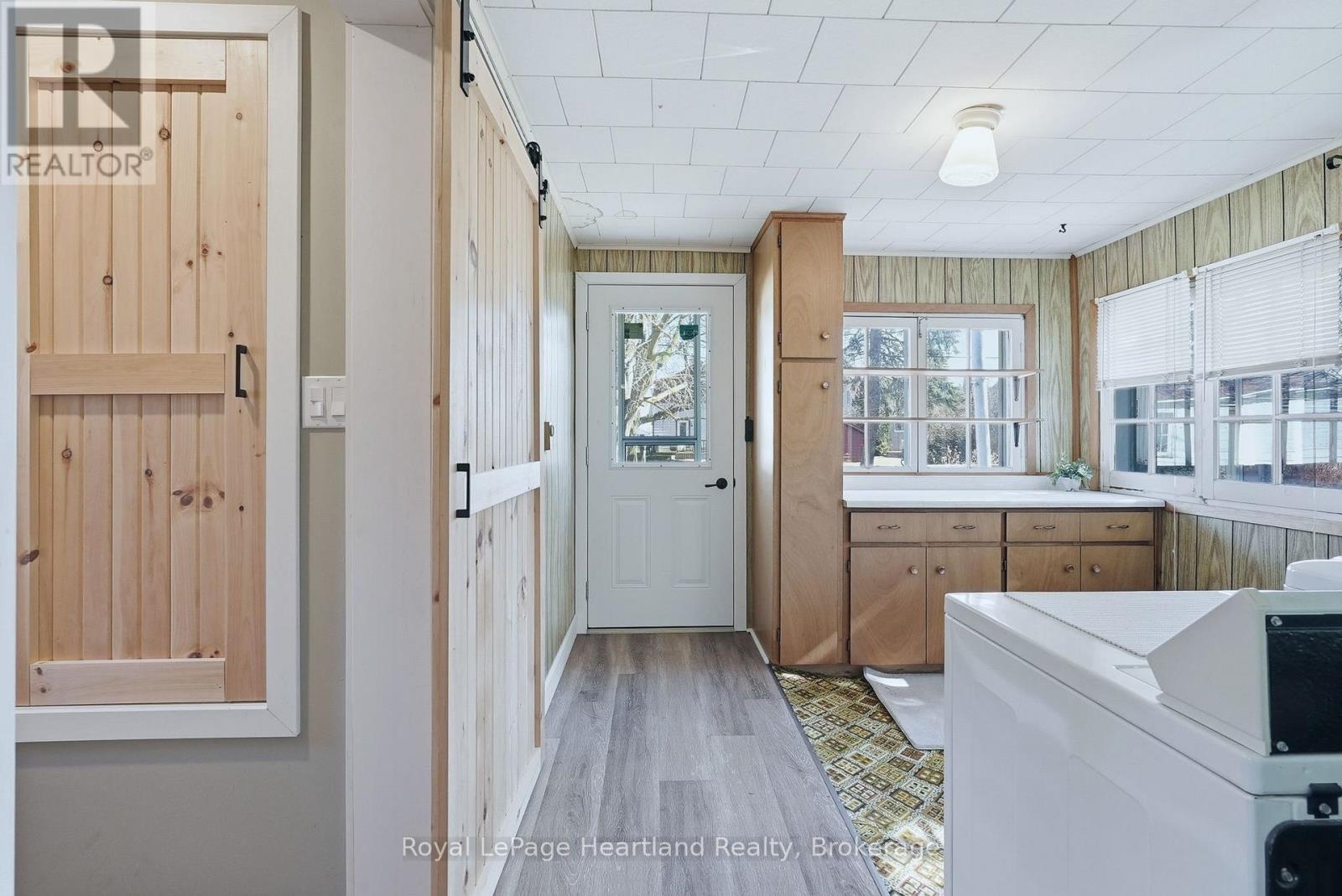 77 KING STREET S - 18