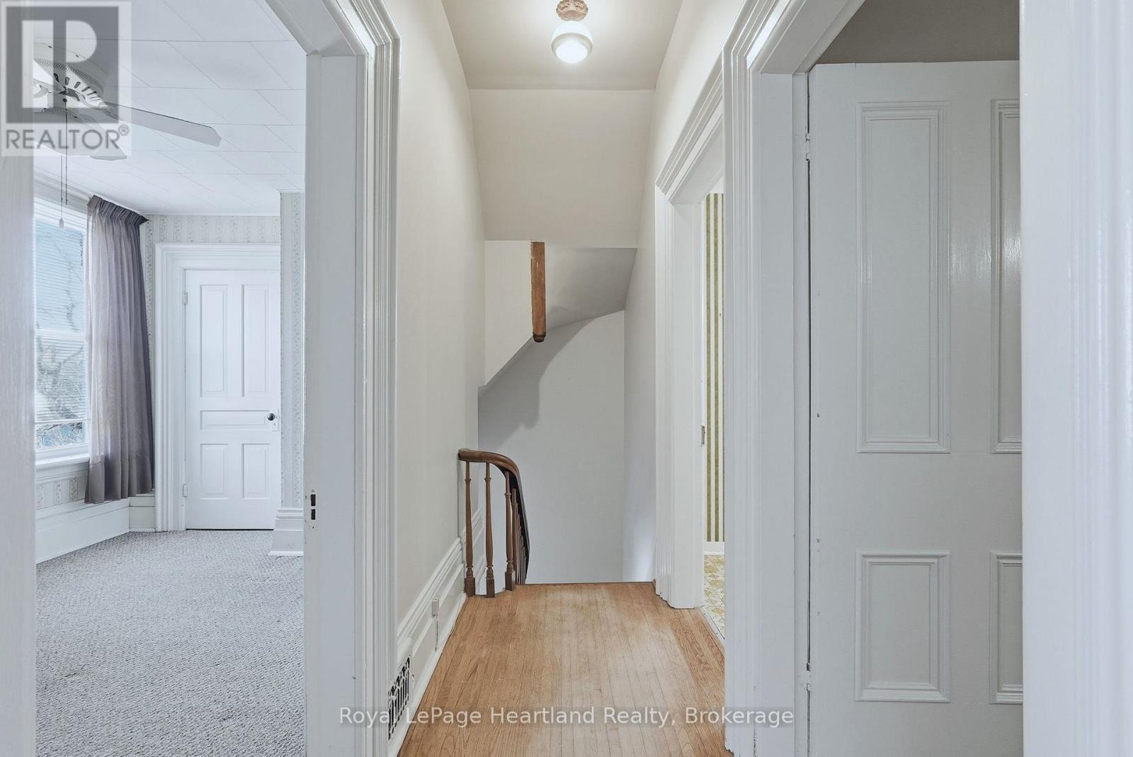 77 KING STREET S - 23