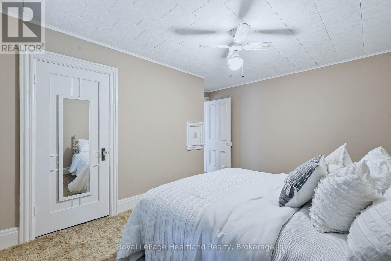 77 KING STREET S - 28