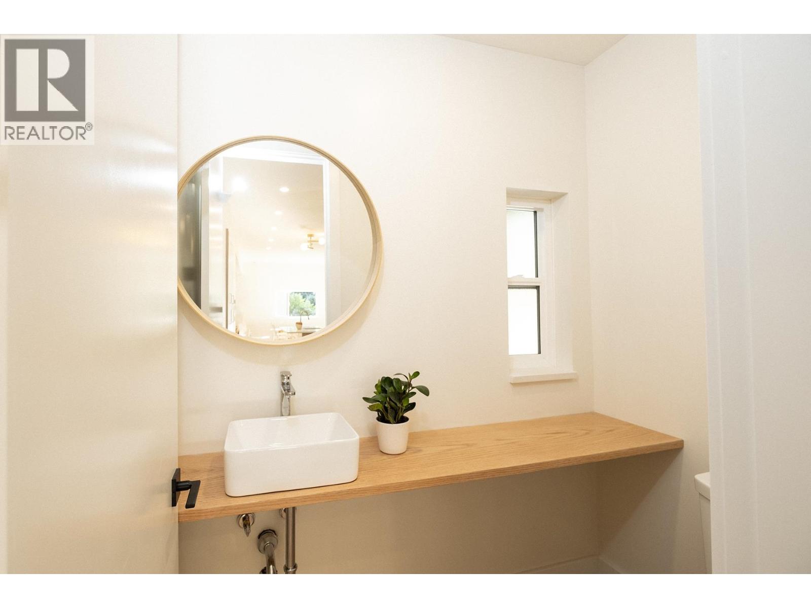 1246 REED ROAD, Gibsons