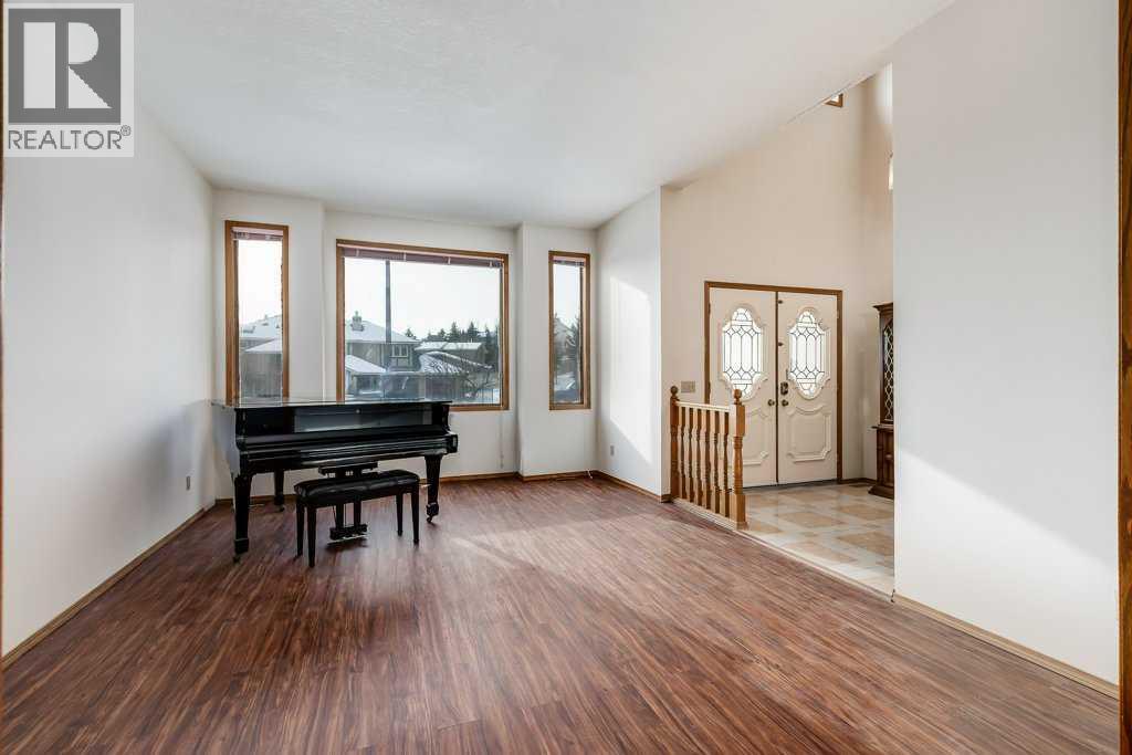 Single Family House for Sale in  Sienna Hills Drive SW Signal Hill Calgary 