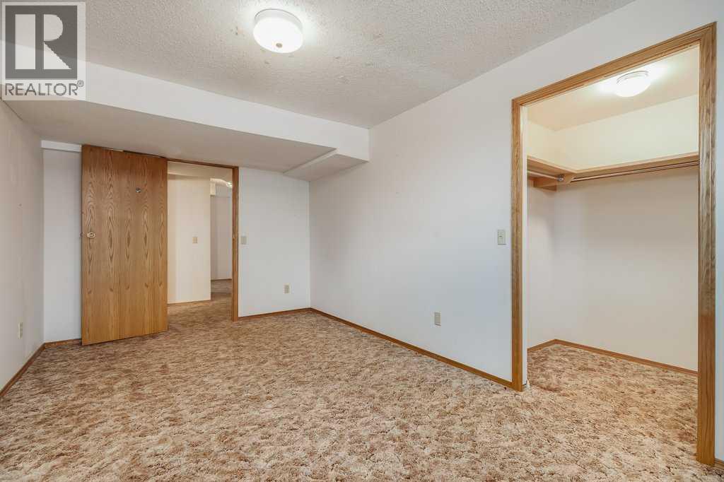 Single Family House for Sale in  Sienna Hills Drive SW Signal Hill Calgary 