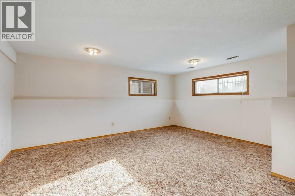 Single Family House for Sale in  Sienna Hills Drive SW Signal Hill Calgary 