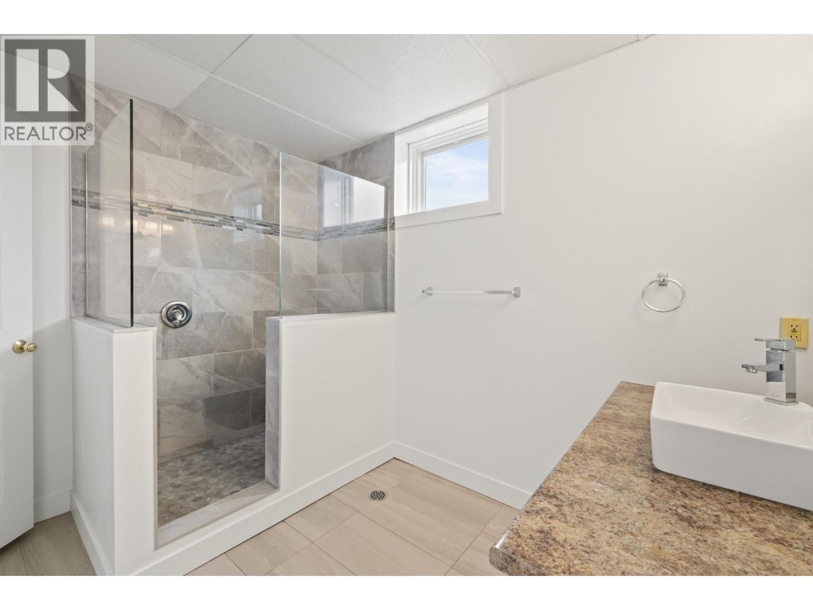 6085 BEATRICE ROAD - 35