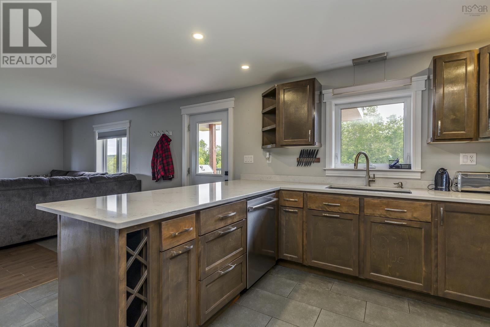 Property 20 of 44 of 271 376 Highway