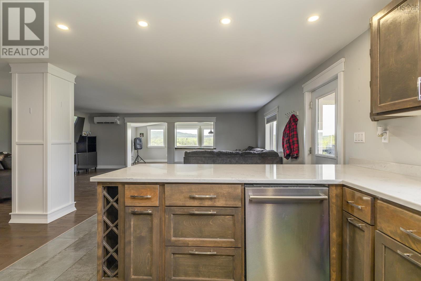 Property 21 of 44 of 271 376 Highway